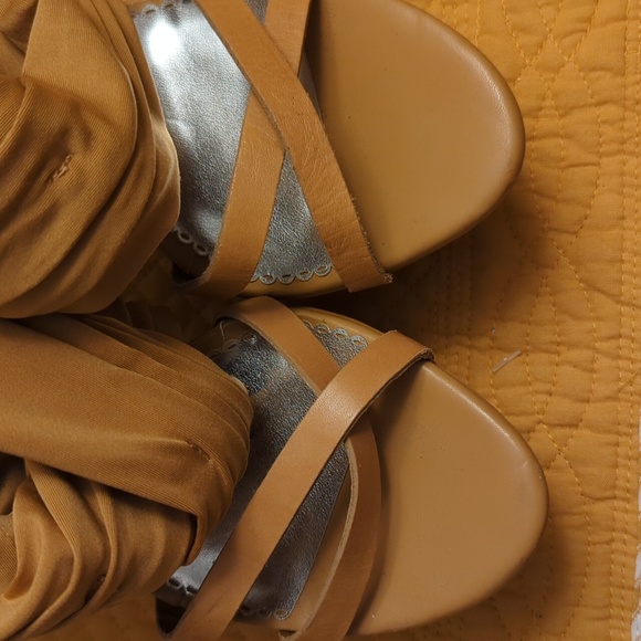 Bebe platform slides - Picture 3 of 11